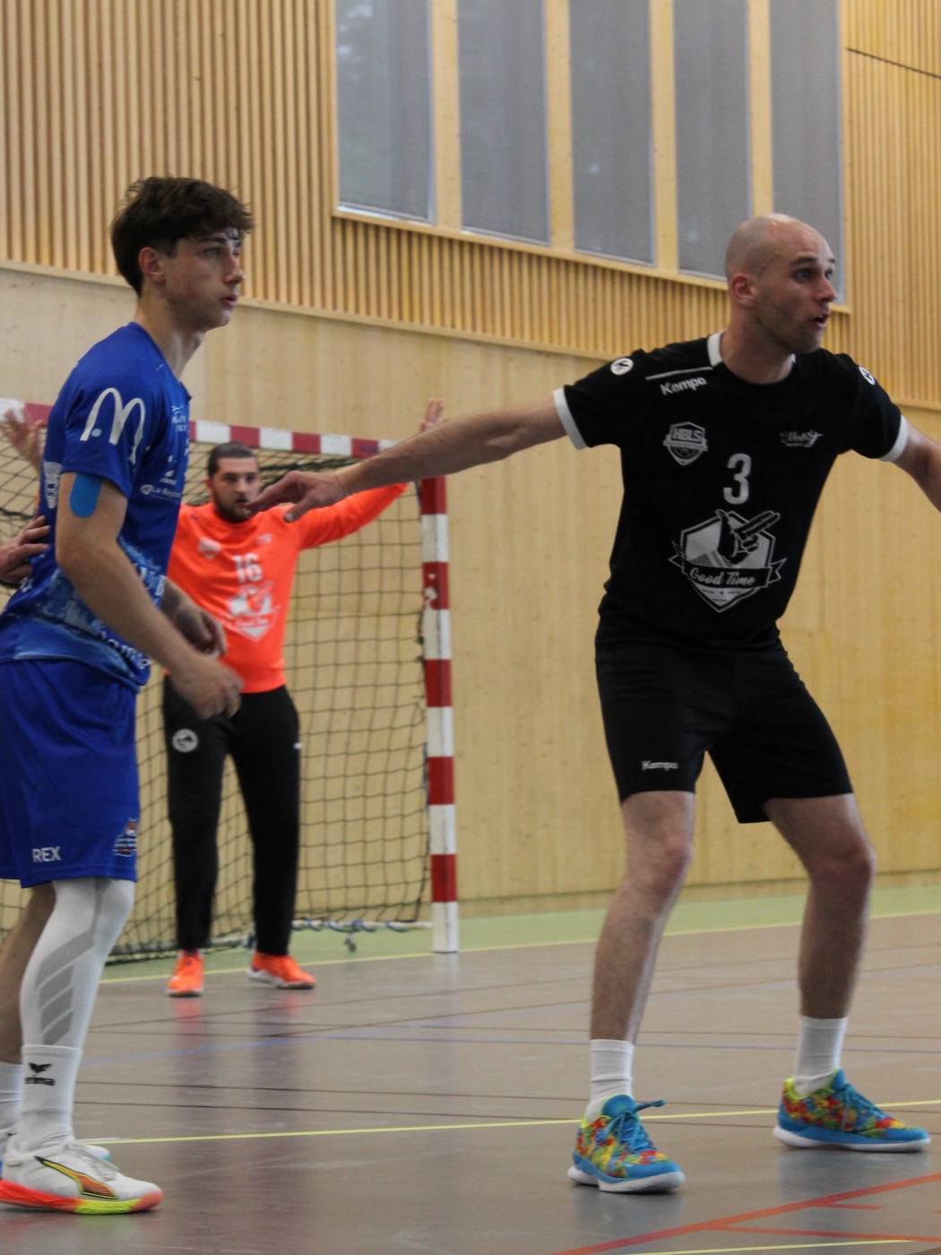 Duel défensif lors d'un match